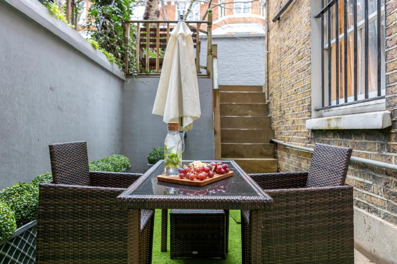 Elegant Kensington Apartment With Patio London Exterior foto