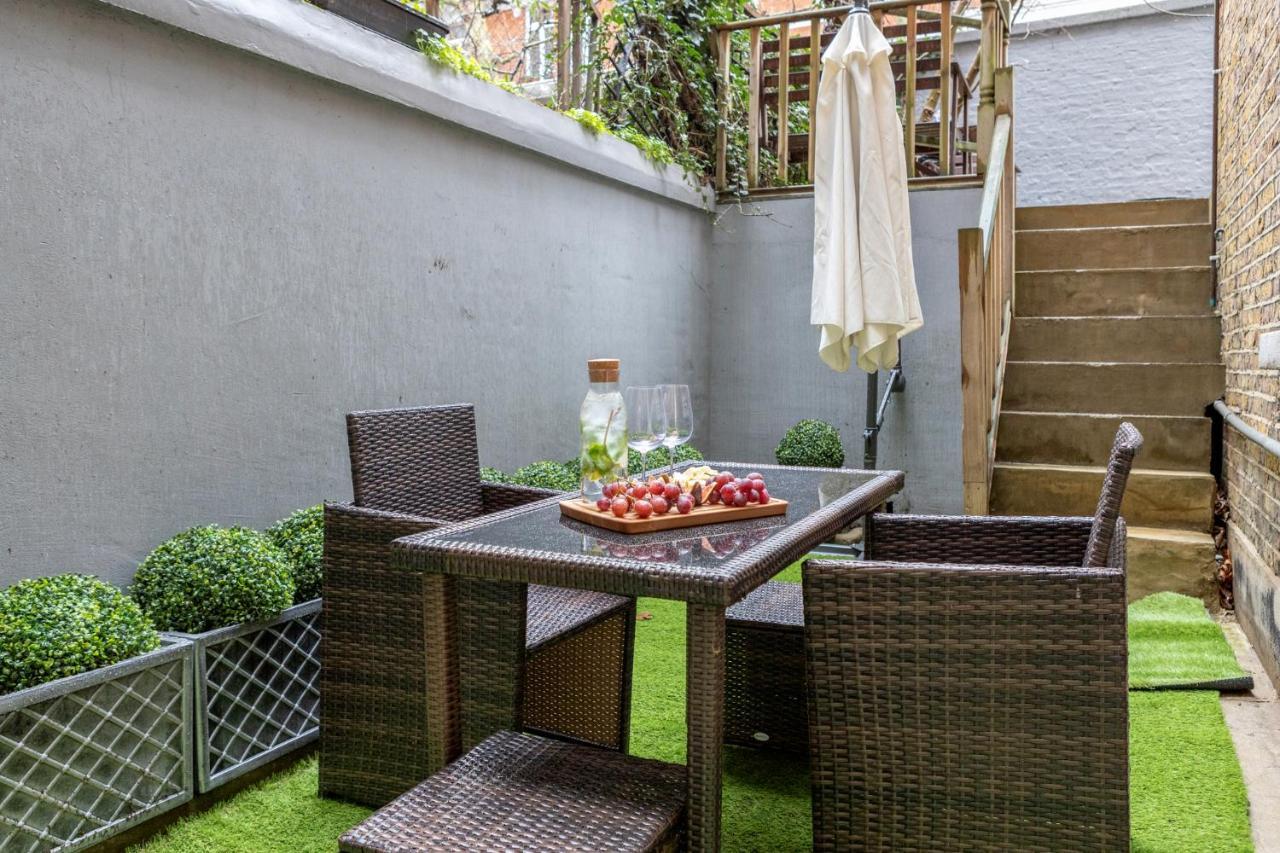 Elegant Kensington Apartment With Patio London Exterior foto